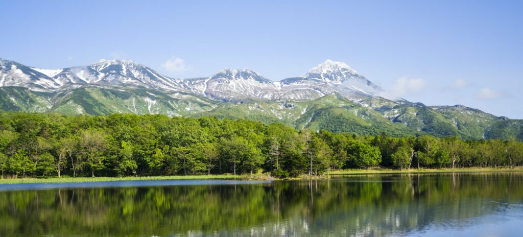 Shiretoko-National-Park-Mountain-Hokkaido - AI関連のブログ AI関連のブログ